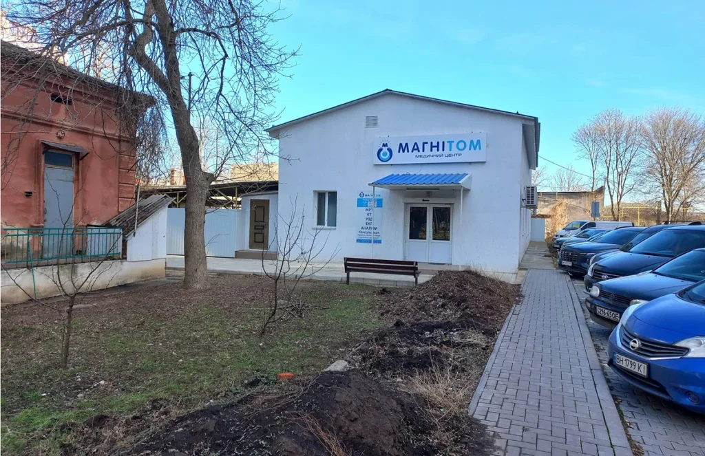 Зона приймальні центру Магнітом